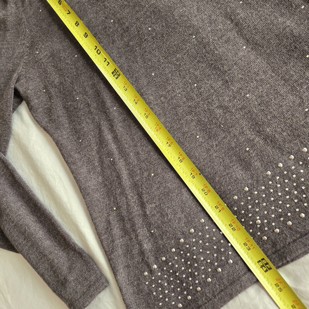 Carolyn Taylor sz L grey sweater with studded details and detachable scarf - Picture 7 of 10